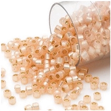 Delica seed beads i smuk silver-lined opal light peach, 7,5 gram. DB0621V