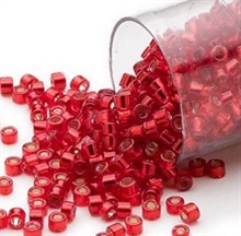 Delica seed beads fra Miyuki, silver-lined red, 7,5 gram. DB0602V